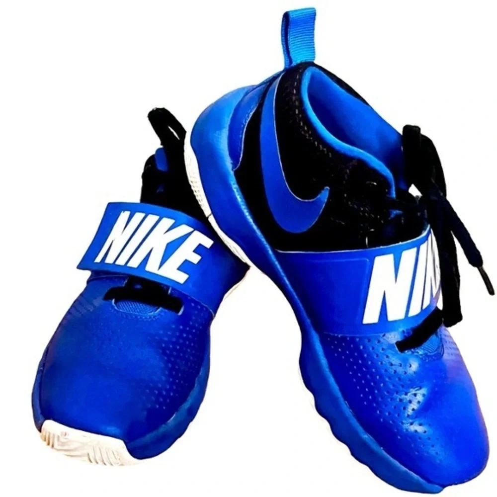 Nike Team Hustle D8 GS Basketball Sneakers | Royal Blue | Very Good Condition